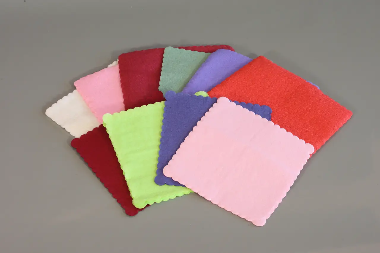 Серветки "Стелла 200" 15*15 1 шар. 200шт. червоні